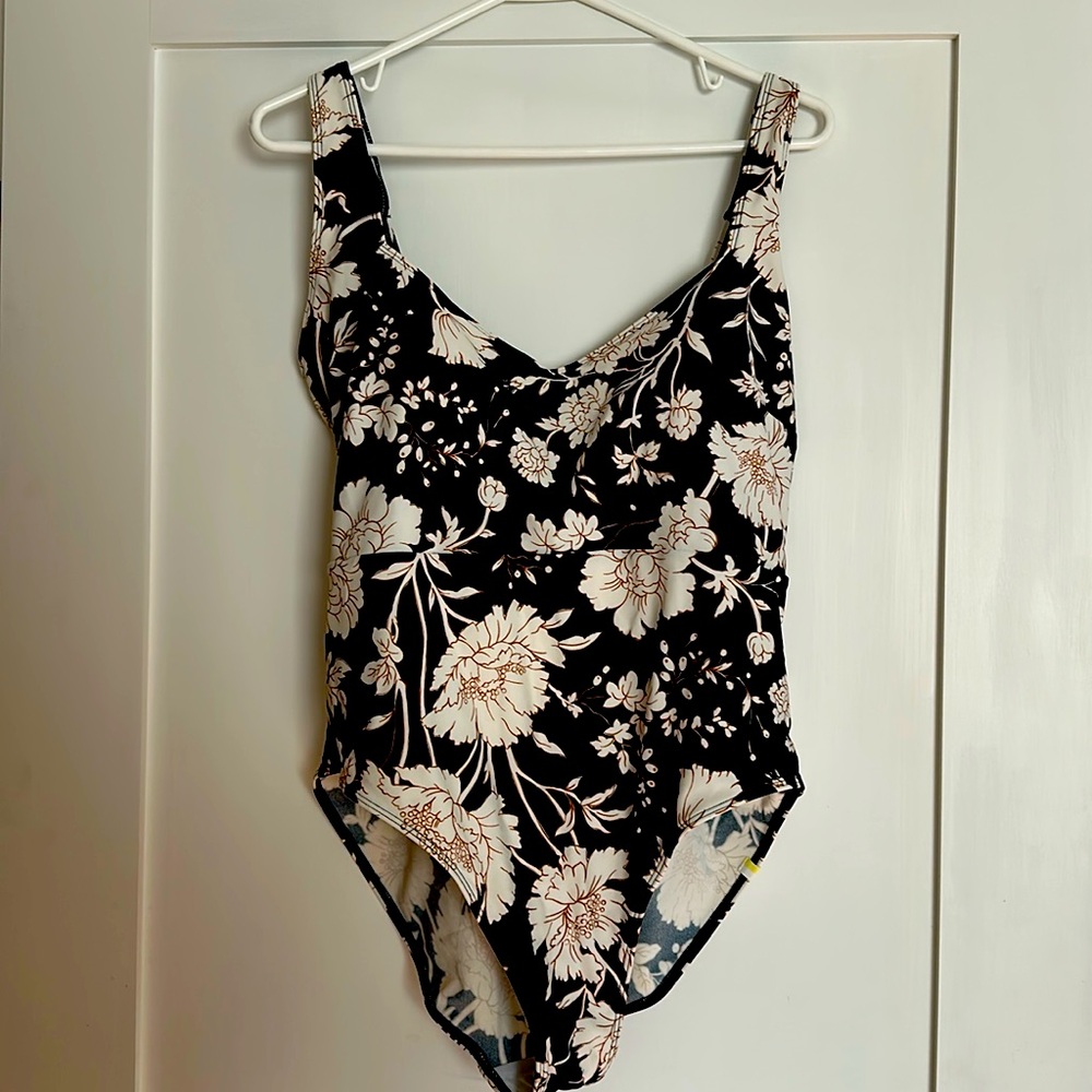 Summersalt Seascape Sweetheart One Piece Swimsuit in Black White Floral Size 14